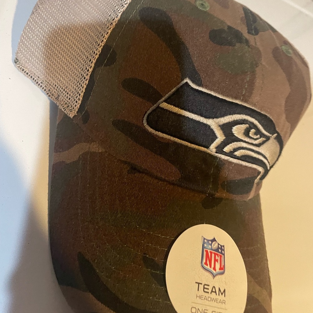 Seattle seahawks ball cap NWT Camo with mesh back One size